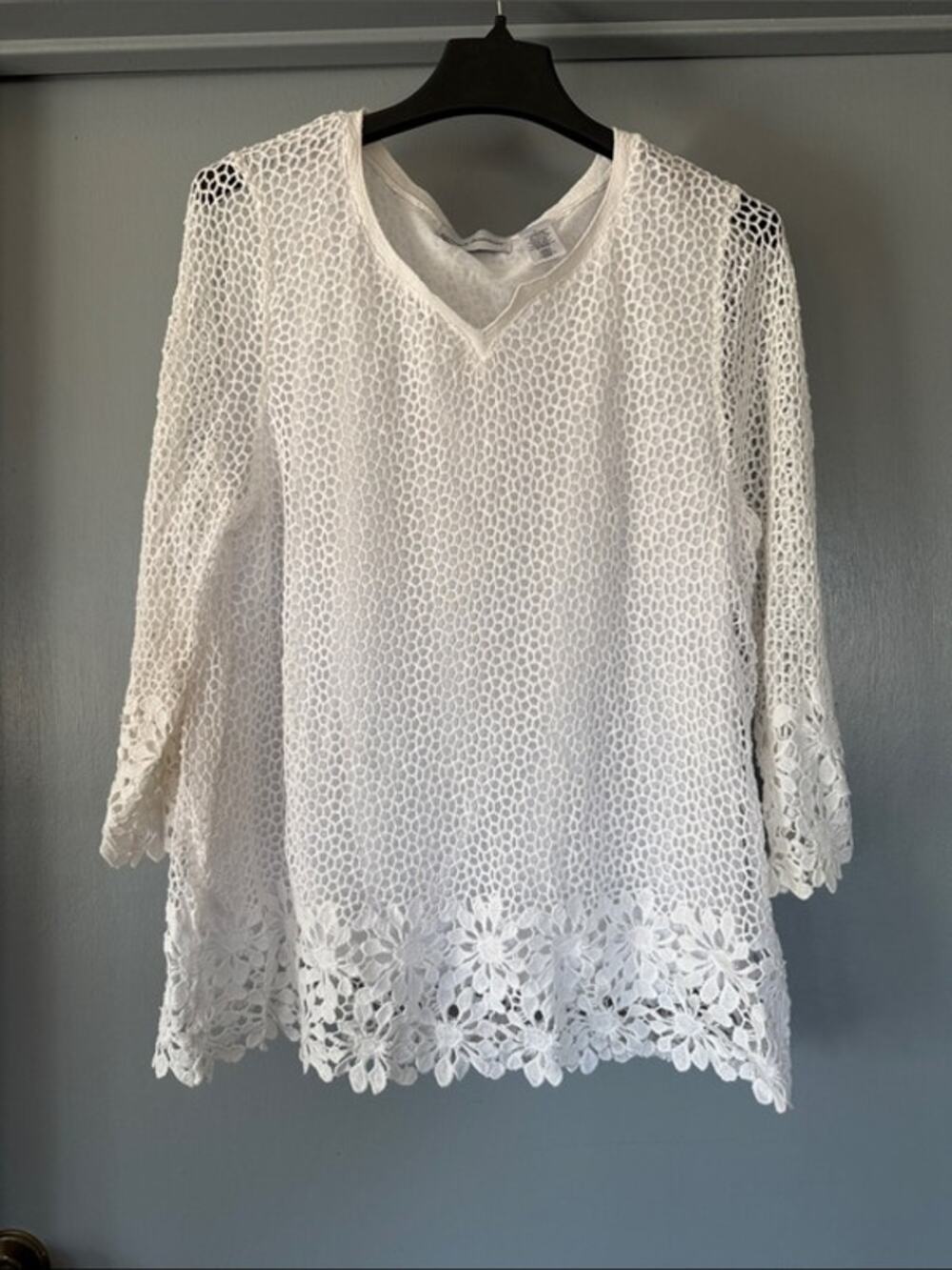 Alfred Dunner White Cotton V-Neck 3/4 Sleeves Top Floral Embroidery Trim sz L